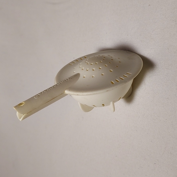 Vintage Tupperware Colander Key Chain - Picture 5 of 5